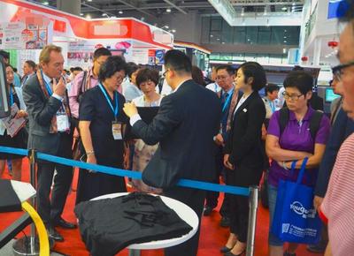 王巖鑌高度評價漢弘集團(tuán)在數(shù)字印刷技術(shù)創(chuàng)新中的貢獻(xiàn)